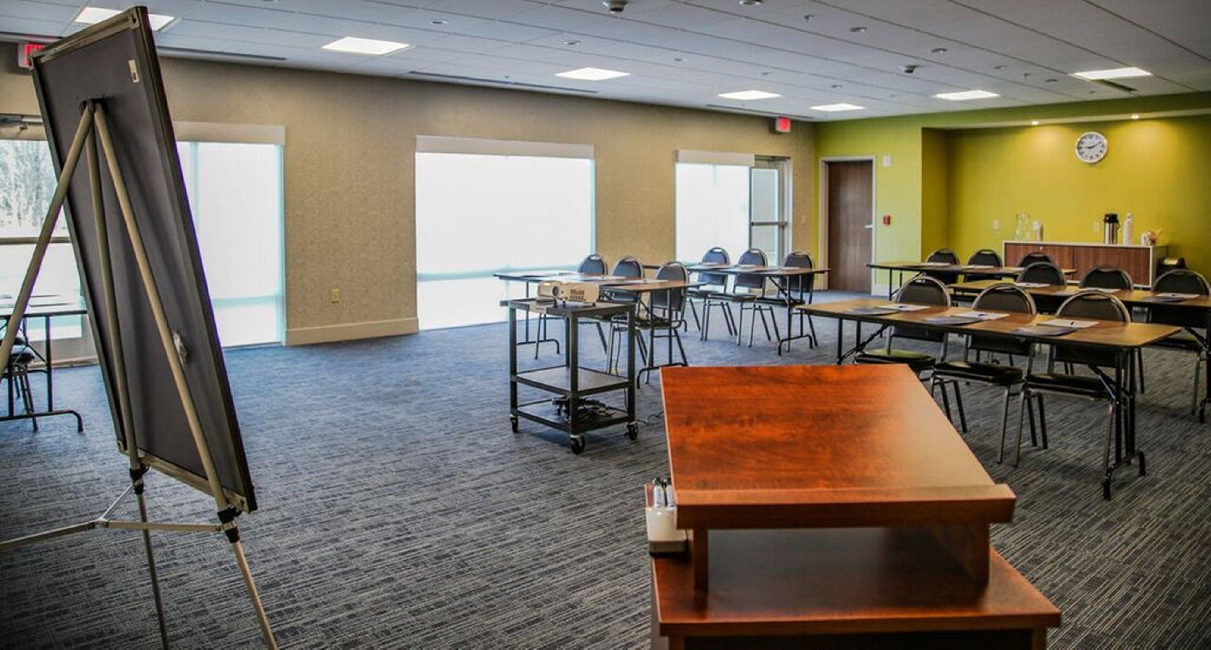 Holiday Inn Express & Suites Kingston-Ulster By Ihg Lake Katrine Extérieur photo