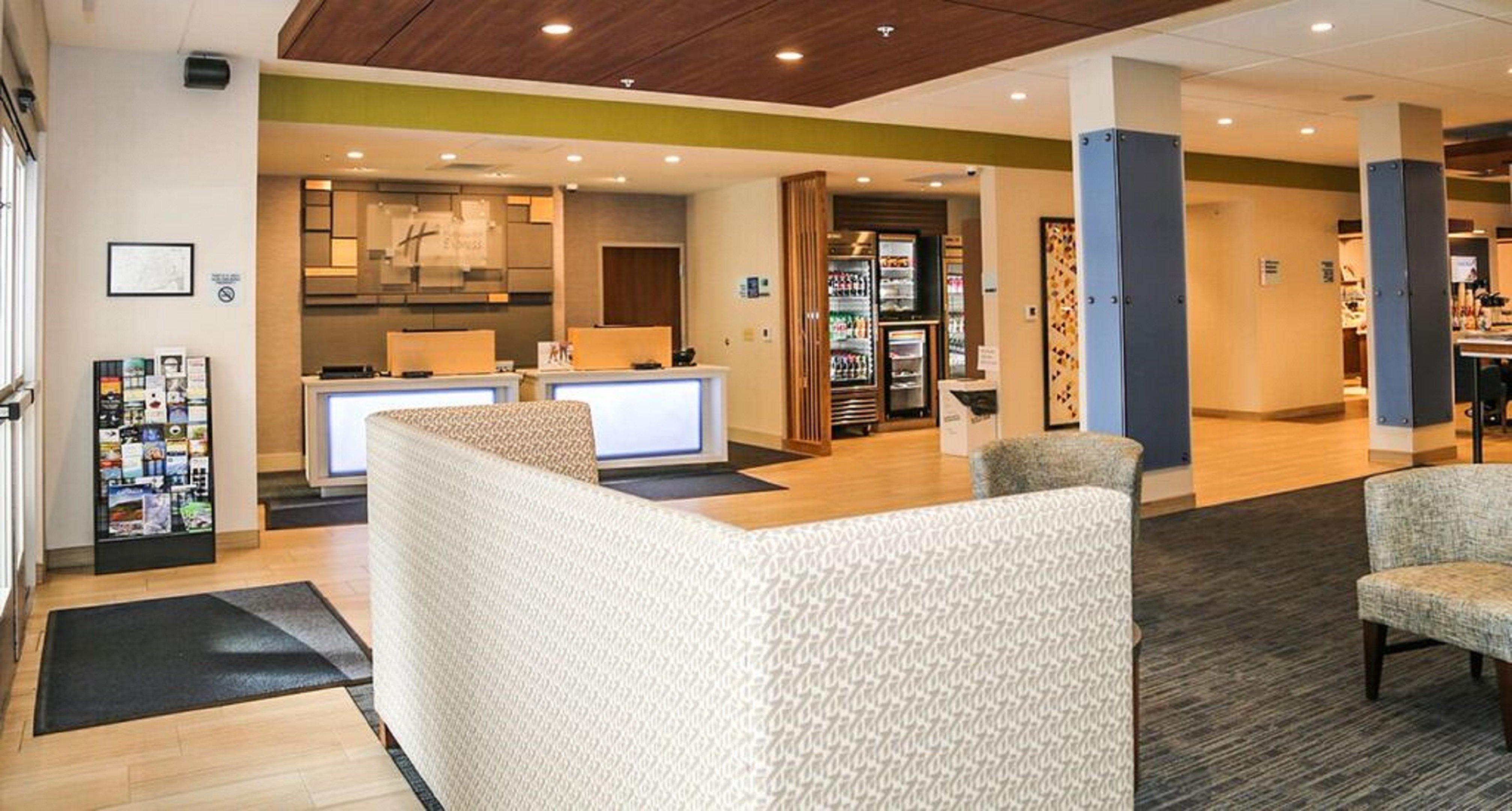 Holiday Inn Express & Suites Kingston-Ulster By Ihg Lake Katrine Extérieur photo